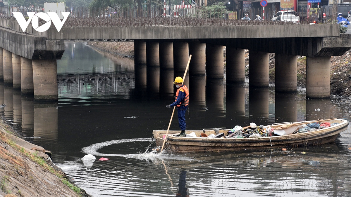 Cận cảnh 5 con sông ô nhiễm ở Hà Nội, gánh lượng rác, nước thải khổng lồ